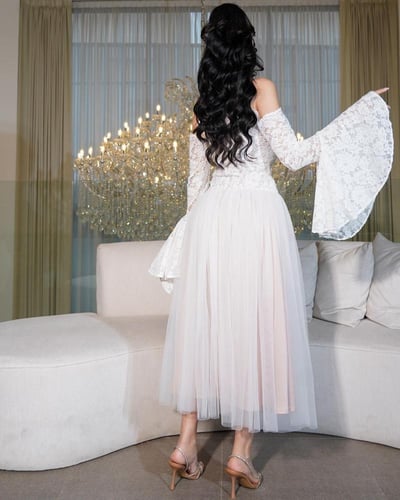 فستان ميدي دانتيل سحر لإطلالة العيد