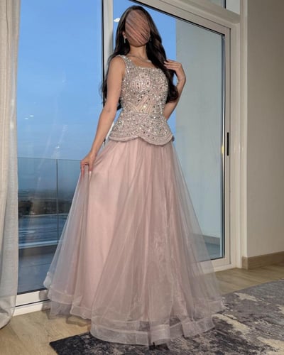 فستان سهرة مطرز & تل