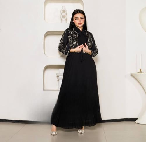 فستان باربي شيفون بتكسيره مع جاكيت اسود فخم