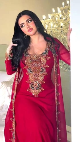 مخور إماراتي مطرز مع بشت