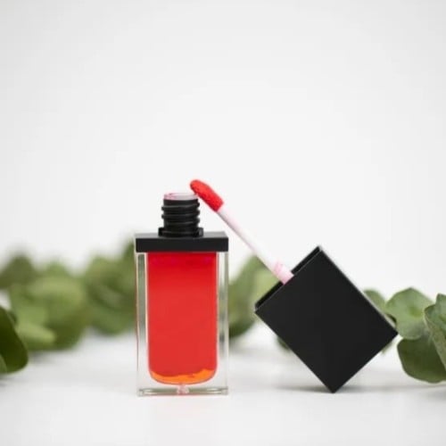 تنت ومرطب الشفايف