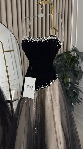 فستان أسود ملكي بتصميم فاخر