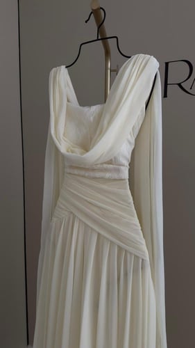 فستان سكري ناعم شيفون مع دانتيل انيق