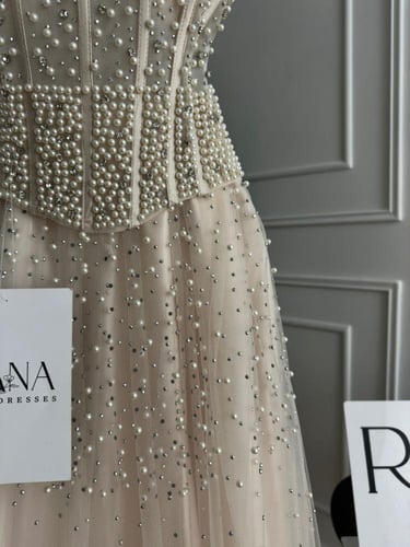 فستان لؤلؤي فخم بإطلالة راقية