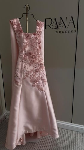 فستان سهره بأكتاف طويله من الخلف