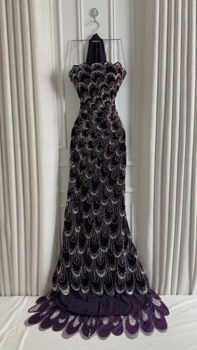 فستان أنوثة بتصميم راقي فخم