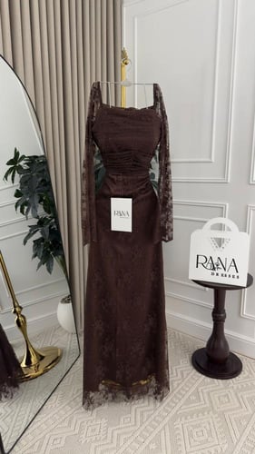 فستان بني دانتيل مزين بفصوص