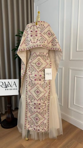 فستان أنيق بطابع تقليدي