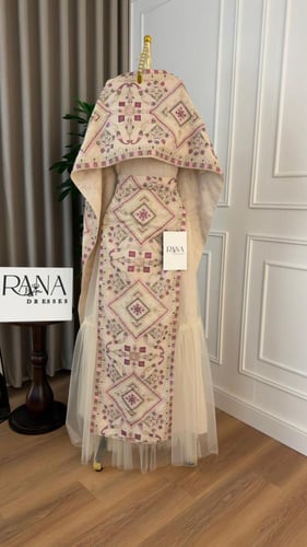 فستان أنيق بطابع تقليدي