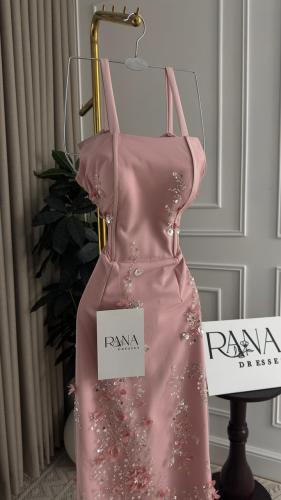 فستان وردي بزهور ثلاثية الأبعاد