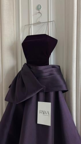 فستان مخمل أسود بلمسة فاخرة