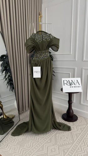 فستان زيتي مطرز بتصميم فخم