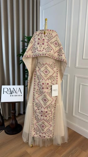 فستان أنيق بطابع تقليدي