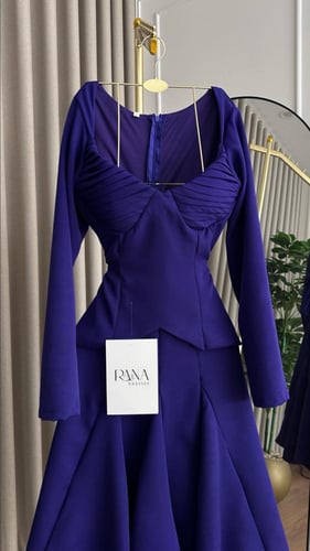 فستان بنفسجي أنيق بقصة ملكية