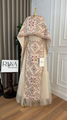 فستان أنيق بطابع تقليدي