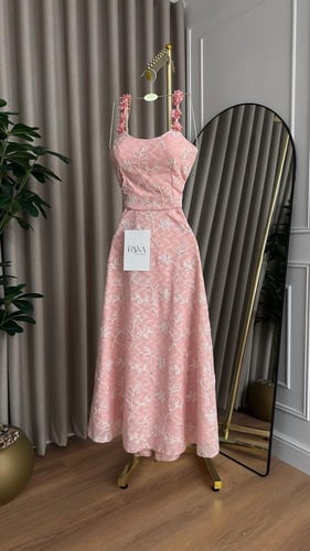 طقم عيد وردي أنثوي ناعم راقي