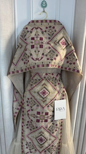 فستان أنيق بطابع تقليدي