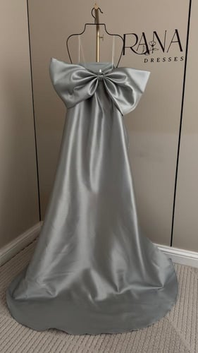 فستان سهره فخم بكلفه ترتر مع قصه ذيل من الخلف