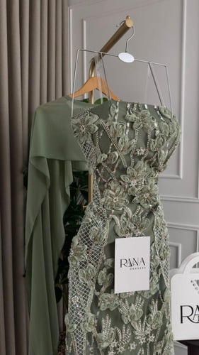 فستان سهره اخضر فاتح تطريز مع شال منفصل