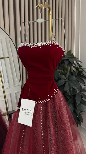 فستان أسود ملكي بتصميم فاخر