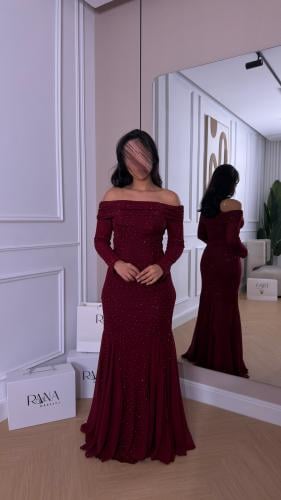 فستان سهرة خمري بتطريز ناعم