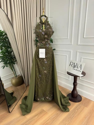 فستان زيتي طويل بفخامة راقية