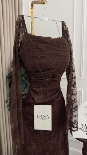 فستان بني دانتيل مزين بفصوص