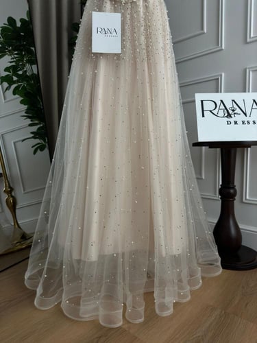 فستان لؤلؤي فخم بإطلالة راقية