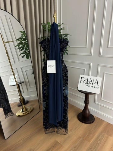 فستان سهرة موف مطرّز بالخرز الذهبي