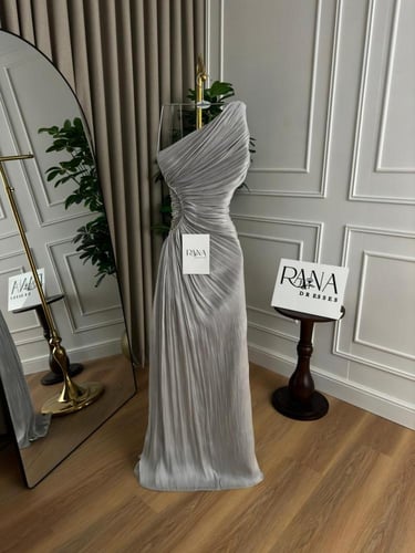 فستان سهرة ناعم بقصة راقية