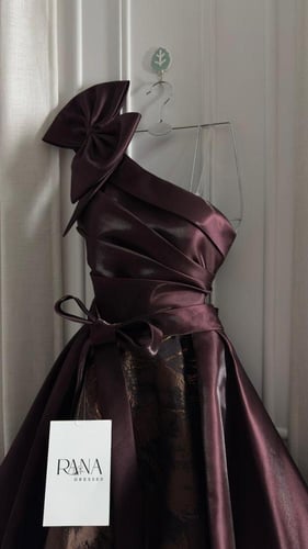 فستان أنوثة فخم بلون كحلي