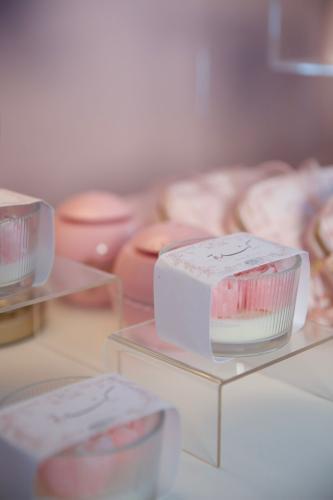 The roses candle