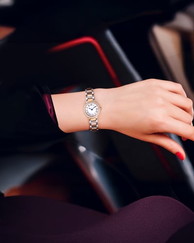 ساعة نسائية ماركة دايموند هيل موديل ذهبي فضي مينا...