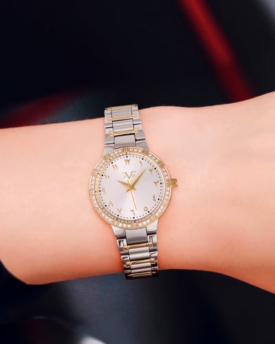 ساعة نسائية ماركة V19.69 فضي ذهبي مينا فضي موديل V...