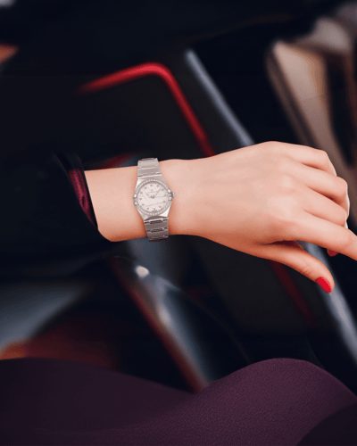 ساعة نسائية ماركة دي كي صناعة سويسرية فضي مينا ابي...