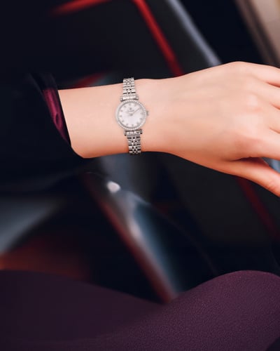 ساعة نسائية ماركة بنفيت فضي مينا صدفي موديل BNSSW0...