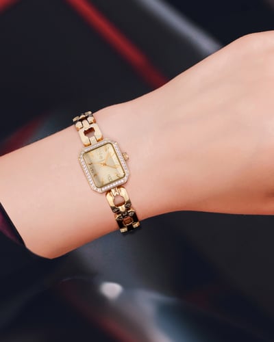 ساعة بوسيني نسائية ذهبي مينا ذهبي موديل BSGP703L