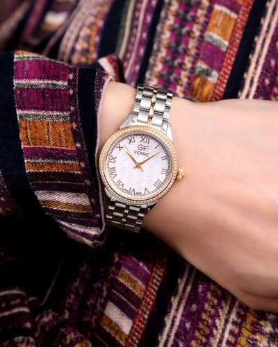 ساعة نسائية ماركة جي اف فيرري صناعة سويسرية فضي ذه...