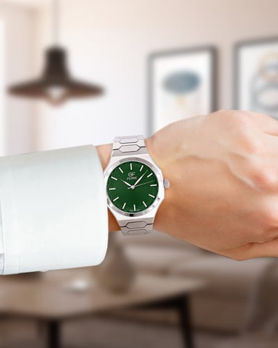 ساعة رجالية صناعة سويسرية ماركة جي اف فضي مينا اخض...