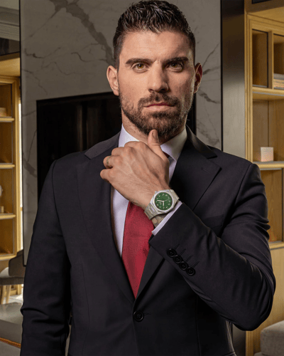 ساعة رجالية ماركة V19.69 فضي مينا اخضر موديل VSSSL...