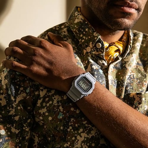 ساعة جي شوك كاسيو رجالي فضي DW-5600MNT-8