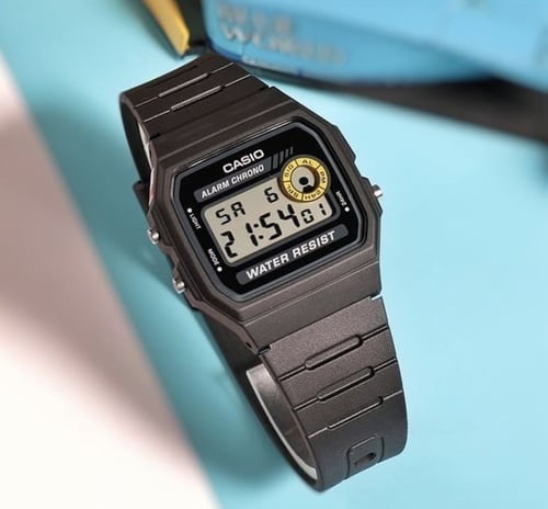 ساعة رقمية من كاسيو F-94WA-8DG