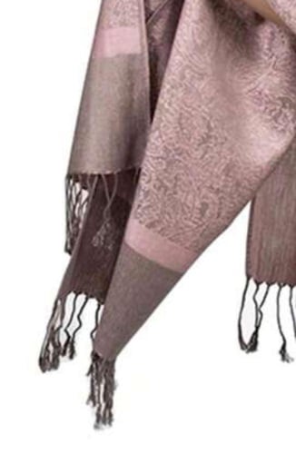 شال مطرز بأسم