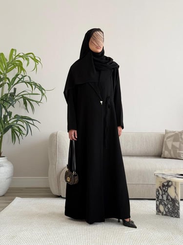 Heart ( عباية بياقة وحبال ربط وزرار قلب )
