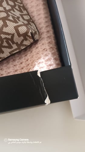 طقم شنطة جوال مع شال دكني و علبة الماركة