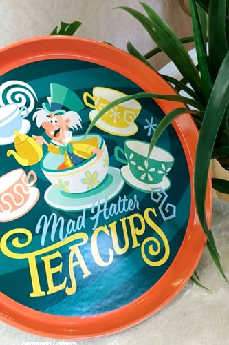 صينية تقديم اليس في بلاد العجائب