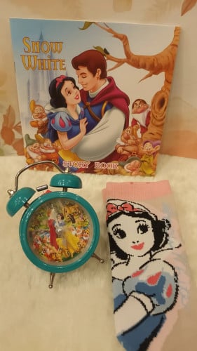 مجموعة سنووايت للاطفال مكونه من قصة للاطفال و شراب...