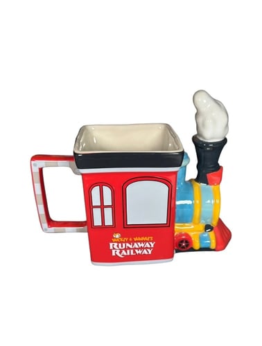 كوب القطار بشخصية بلوتو