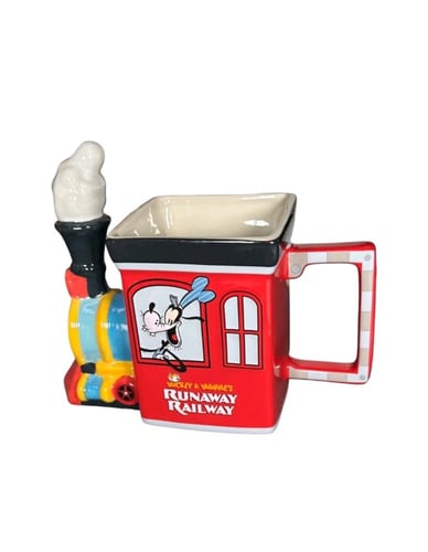 كوب القطار بشخصية بلوتو