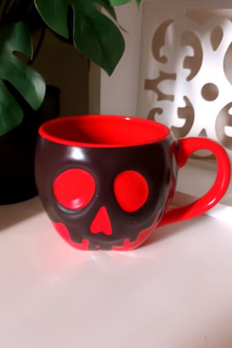 كوب التفاحه المسمومه يتلون بالحراره